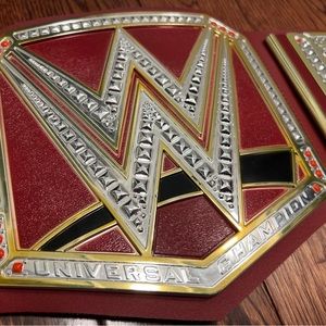 WWE – Universal Championship Belt!